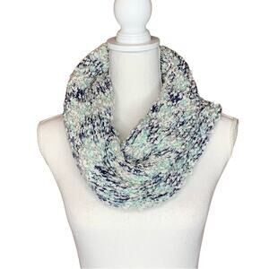 New York & Company NWT Chunky Infinity Scarf Green Blue
